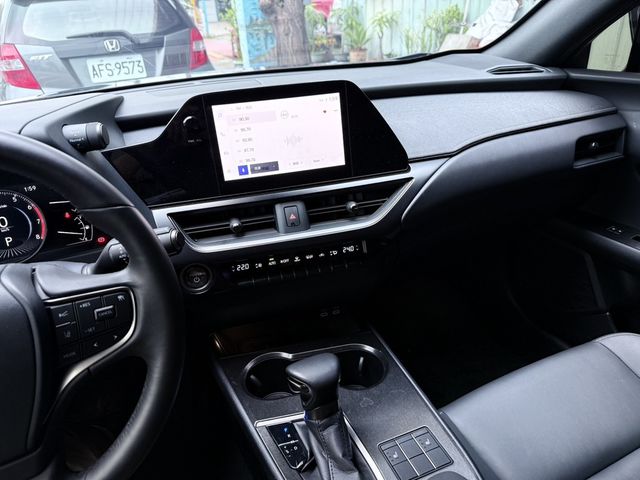 LEXUS凌志 UX250H  第7張相片