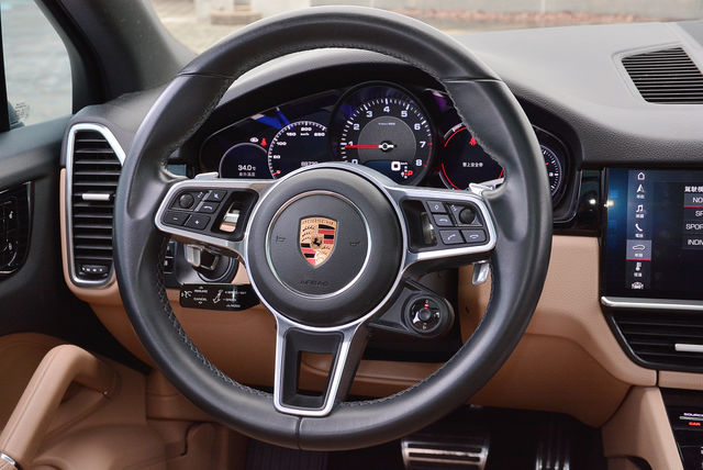 PORSCHE保時捷 CAYENNE  第12張相片