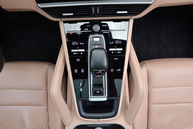 PORSCHE保時捷 CAYENNE  第16張相片