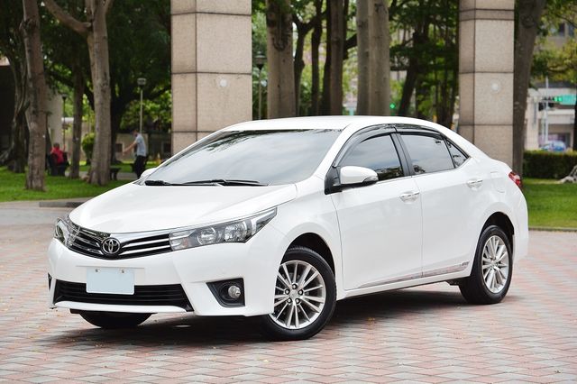 TOYOTA豐田 ALTIS  第1張相片
