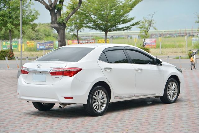 TOYOTA豐田 ALTIS  第2張相片