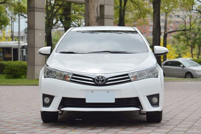 TOYOTA豐田 ALTIS  第3張相片