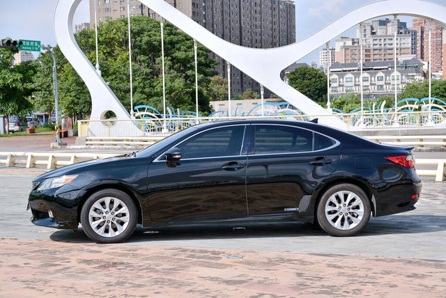 LEXUS凌志 ES300H  第7張相片