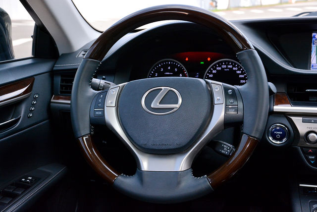 LEXUS凌志 ES300H  第11張相片