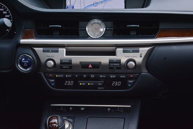 LEXUS凌志 ES300H  第16張相片