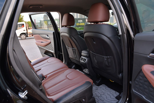 HYUNDAI現代 SANTA FE  第18張相片