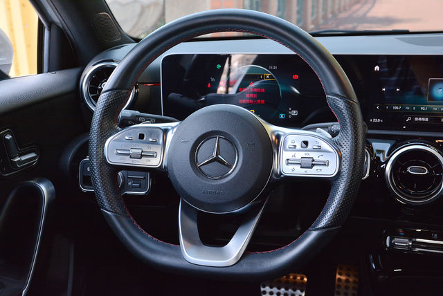 M-BENZ賓士 A180  第11張相片