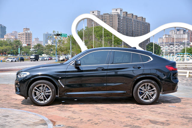 BMW寶馬 X4 XDRIVE30I  第8張相片