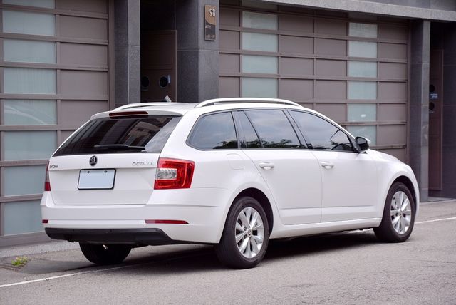 SKODA司科達 OCTAVIA COMBI  第2張相片