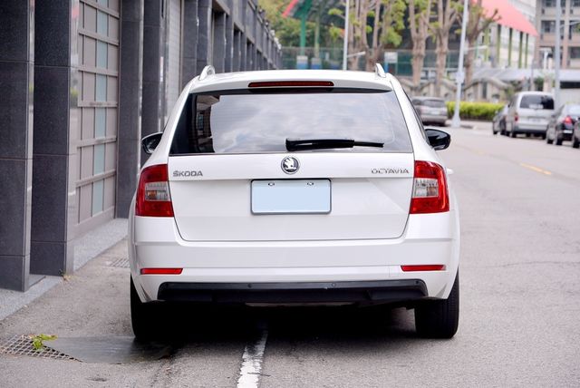 SKODA司科達 OCTAVIA COMBI  第4張相片