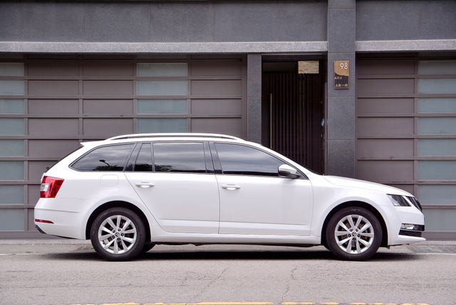 SKODA司科達 OCTAVIA COMBI  第7張相片