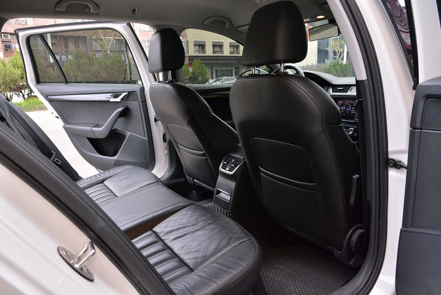 SKODA司科達 OCTAVIA COMBI  第14張相片