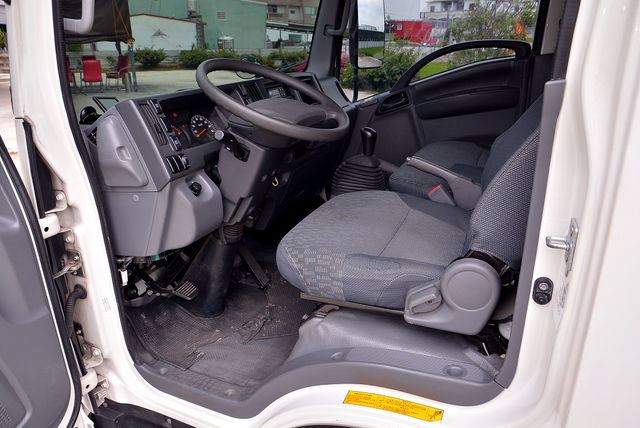 ISUZU五十鈴 NLR  第8張相片