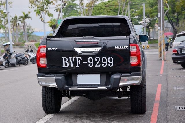 TOYOTA豐田 HILUX  第4張相片