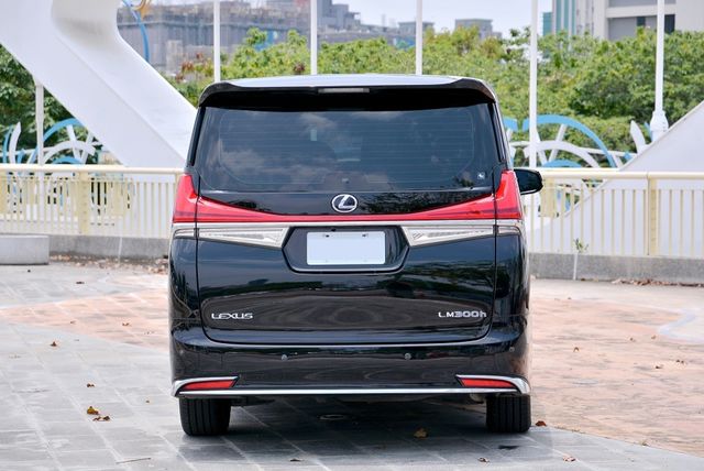 LEXUS凌志 LM300H  第4張相片