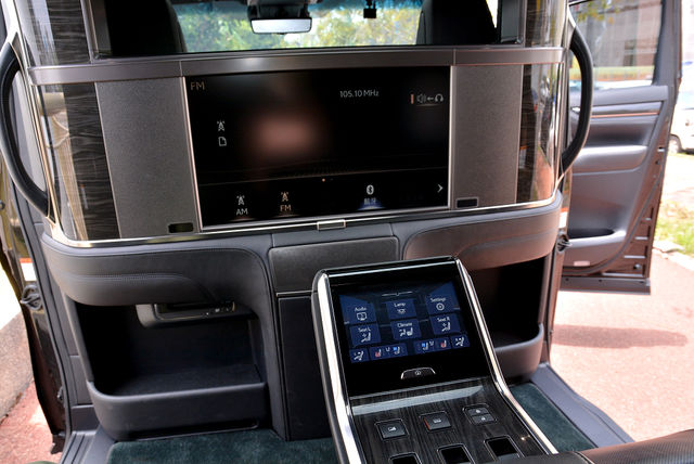 LEXUS凌志 LM300H  第19張相片