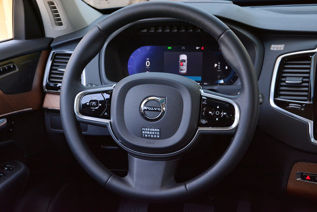 VOLVO富豪 XC90  第13張相片