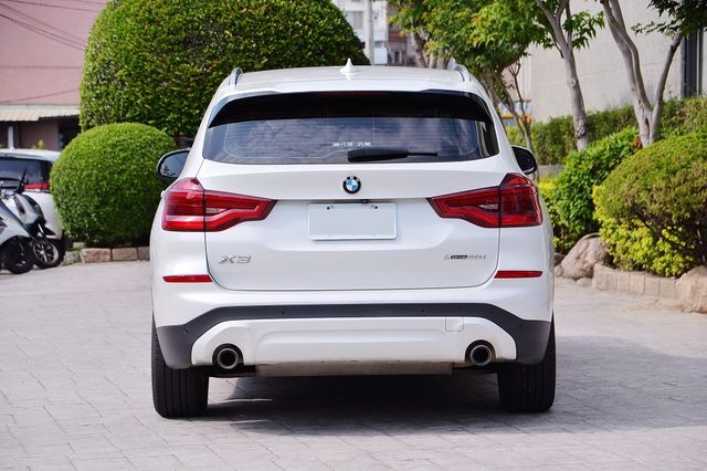 BMW寶馬 X4 XDRIVE20I  第4張相片