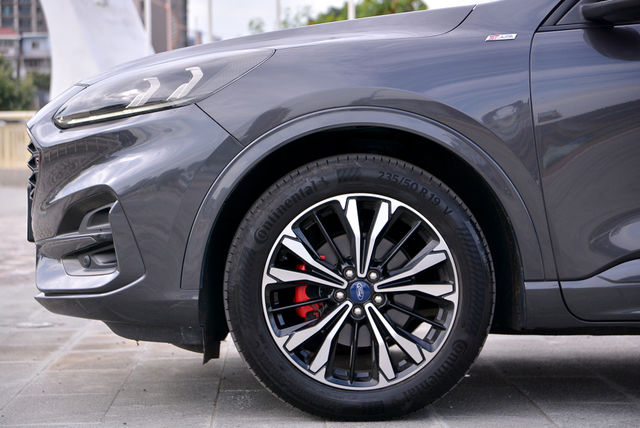 FORD福特 KUGA  第4張相片