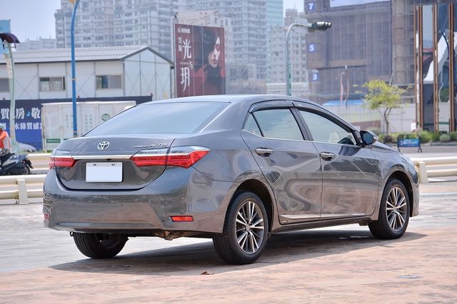 TOYOTA豐田 ALTIS  第2張相片