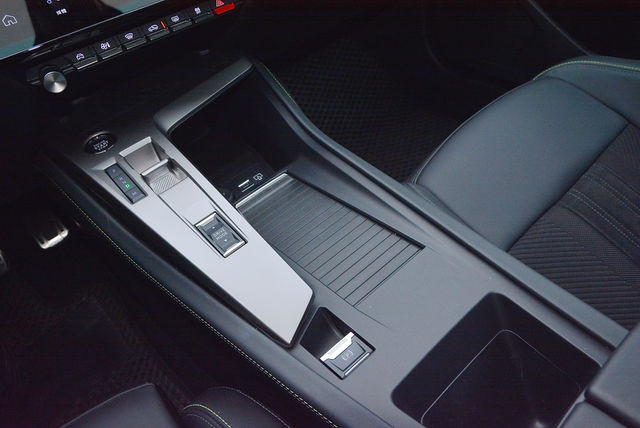 PEUGEOT寶獅 408  第17張相片