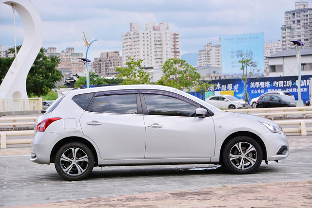 NISSAN日產 TIIDA  第8張相片