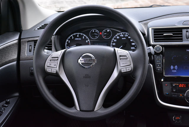 NISSAN日產 TIIDA  第11張相片