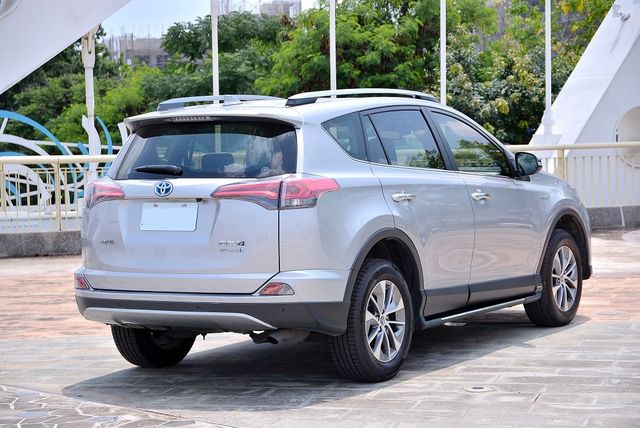 TOYOTA豐田 RAV4  第2張相片