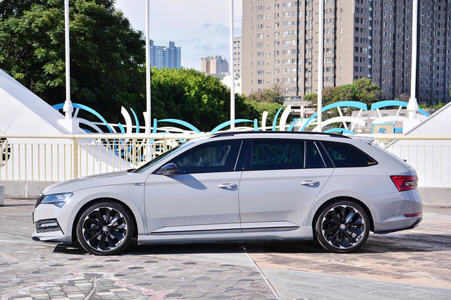 SKODA司科達 SUPERB COMBI  第9張相片