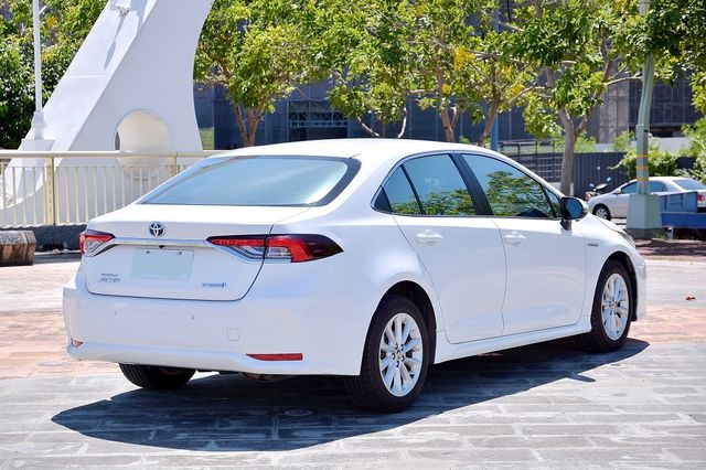 TOYOTA豐田 COROLLA ALTIS HYBRID  第2張相片