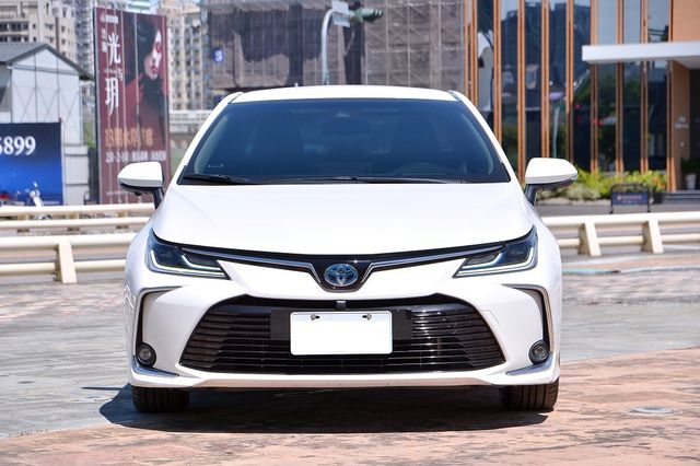 TOYOTA豐田 COROLLA ALTIS HYBRID  第3張相片