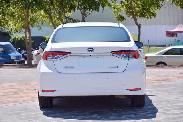 TOYOTA豐田 COROLLA ALTIS HYBRID  第4張相片