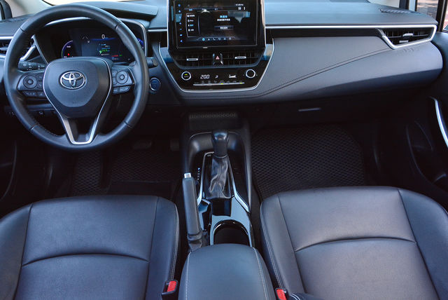 TOYOTA豐田 COROLLA ALTIS HYBRID  第14張相片