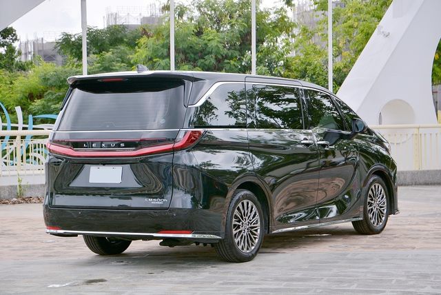 LEXUS凌志 LM500H  第2張相片