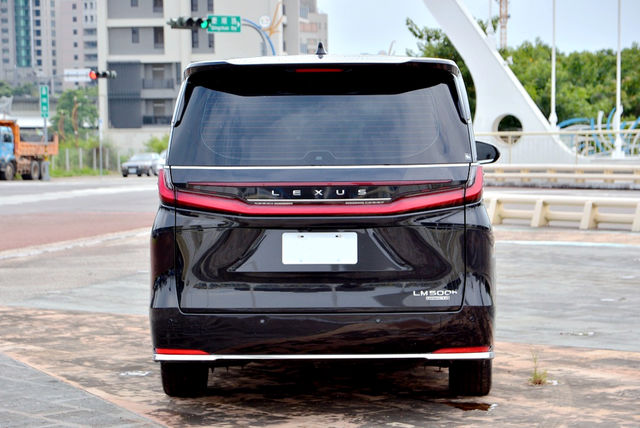 LEXUS凌志 LM500H  第4張相片
