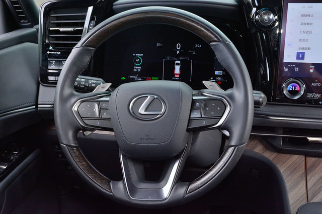 LEXUS凌志 LM500H  第10張相片
