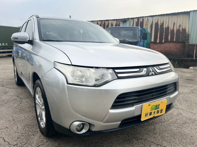 MITSUBISHI三菱 OUTLANDER  第3張相片