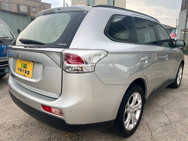 MITSUBISHI三菱 OUTLANDER  第4張相片