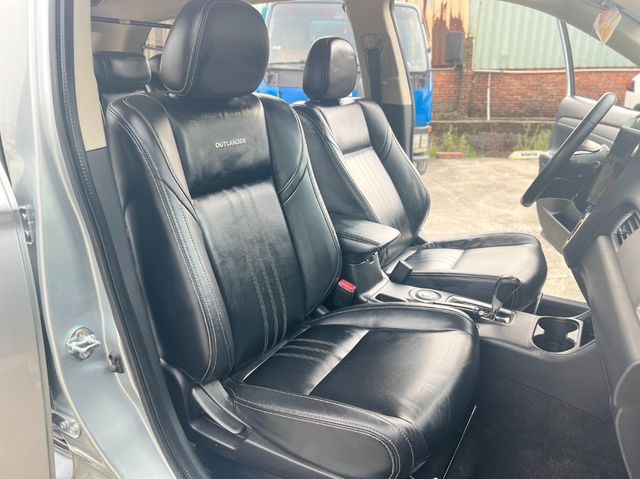 MITSUBISHI三菱 OUTLANDER  第8張相片
