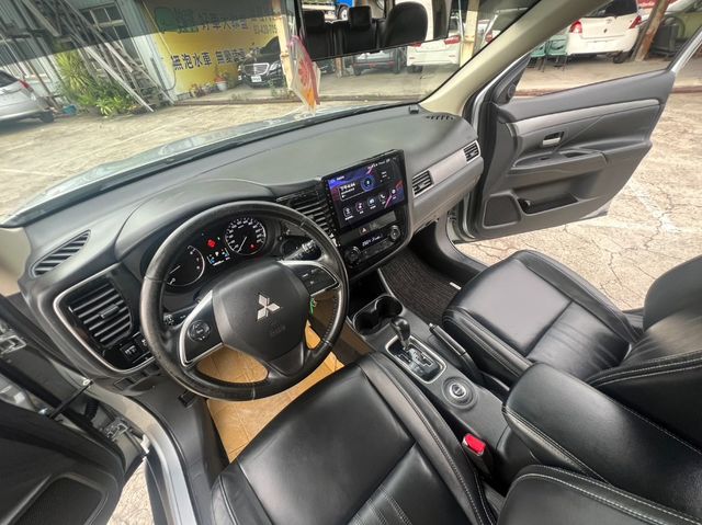 MITSUBISHI三菱 OUTLANDER  第12張相片
