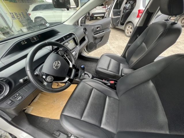 TOYOTA豐田 PRIUS C  第11張相片