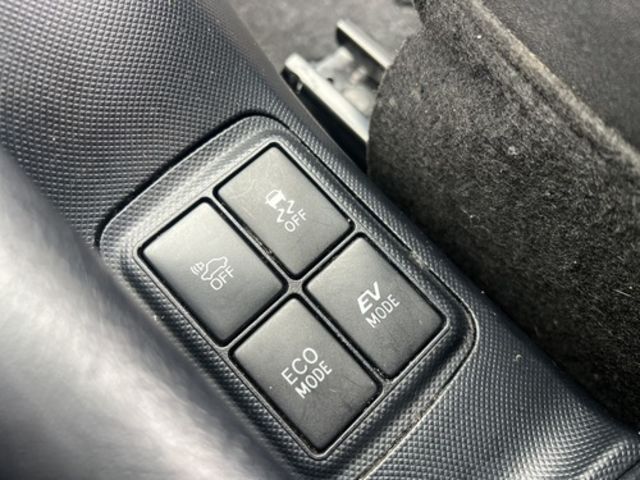 TOYOTA豐田 PRIUS C  第19張相片