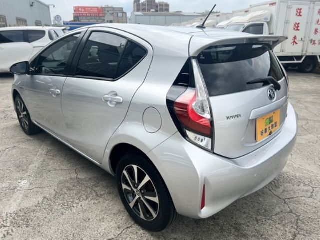 TOYOTA豐田 PRIUS C  第6張相片