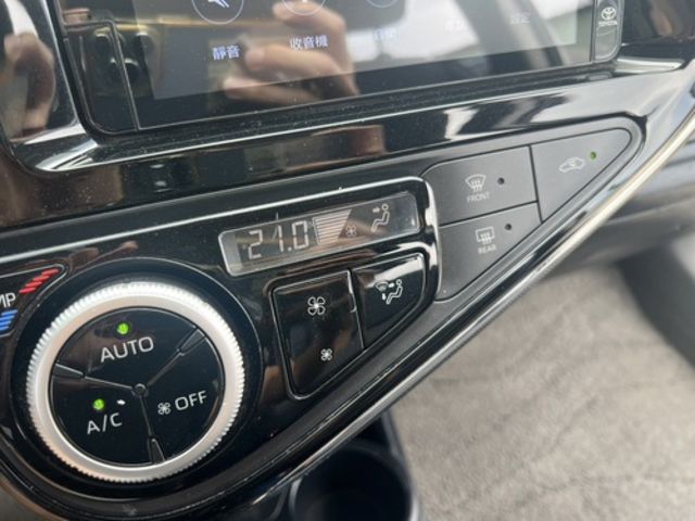 TOYOTA豐田 PRIUS C  第15張相片