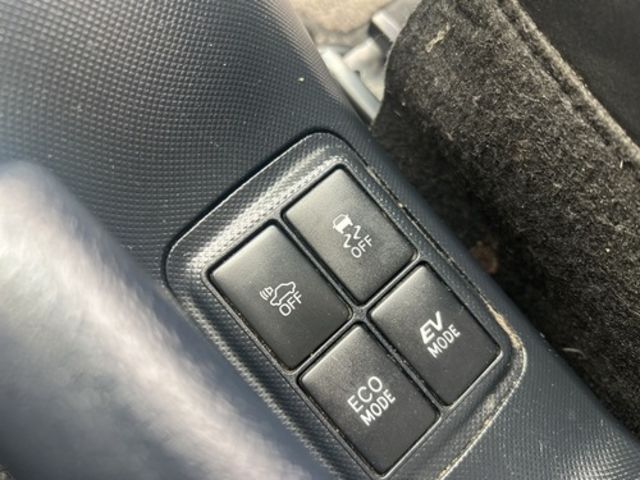 TOYOTA豐田 PRIUS C  第16張相片