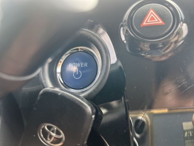 TOYOTA豐田 PRIUS C  第18張相片