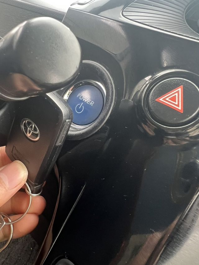 TOYOTA豐田 PRIUS C  第17張相片