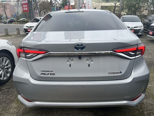 TOYOTA豐田 COROLLA ALTIS HYBRID  第9張相片