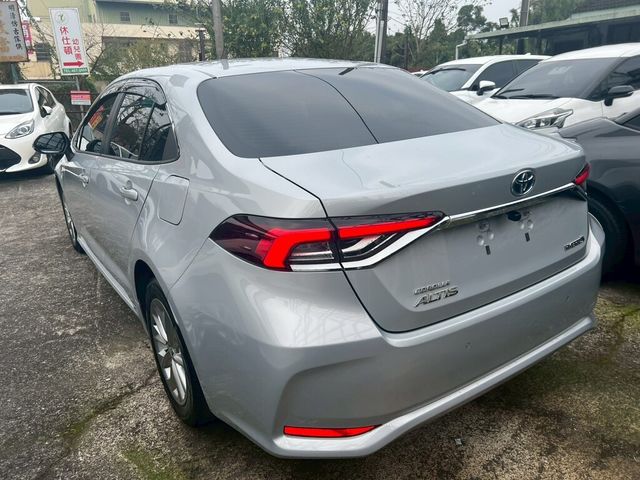 TOYOTA豐田 COROLLA ALTIS HYBRID  第6張相片