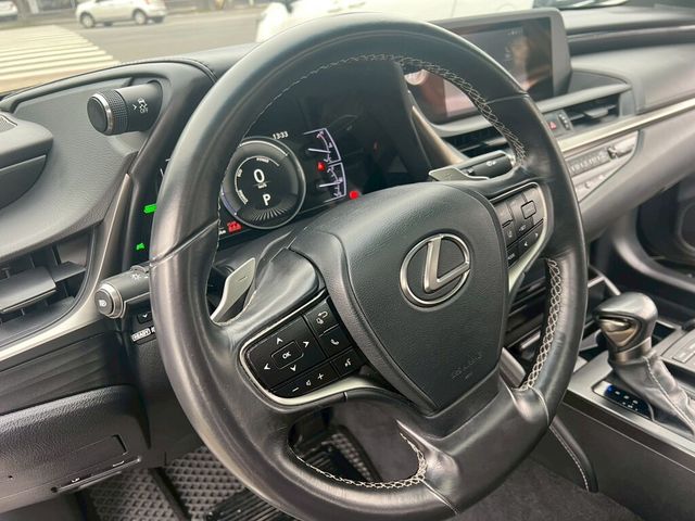 LEXUS凌志 ES300H  第6張相片